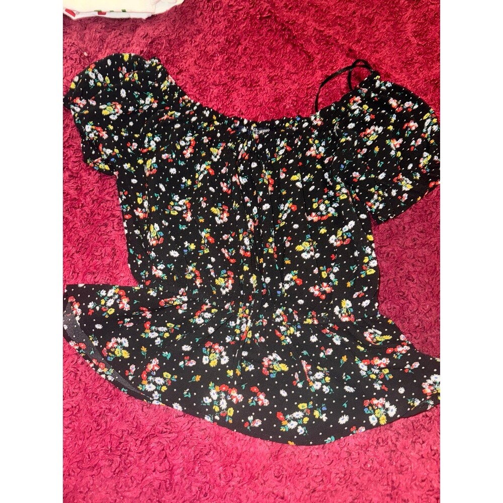 Top black with flowers